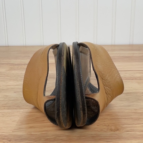 DONALD J PLINER tan leather sandals - Picture 11 of 16